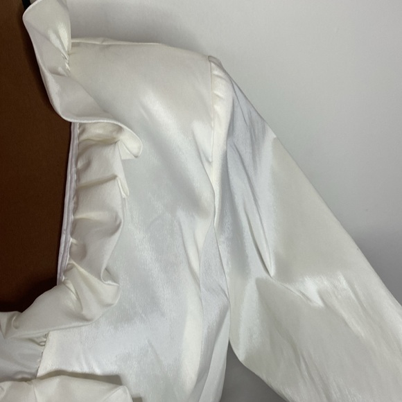 XSCAPE ivory ruffled special occasion top with rhinestone button buckle size 12 - Picture 10 of 15